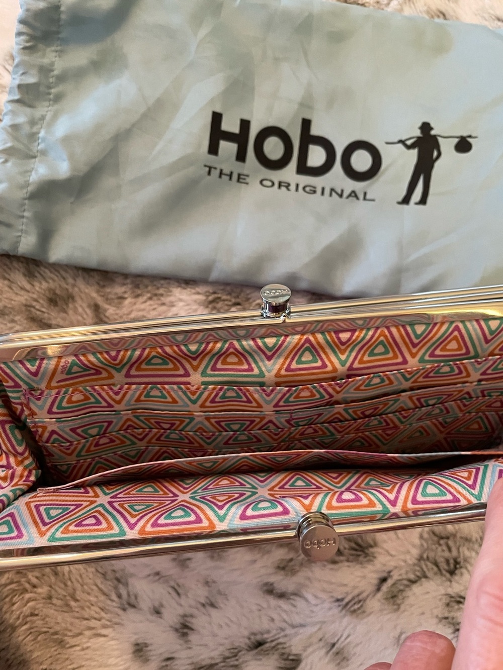 HOBO Iconic Lauren Smooth Leather Kiss-Lock Clutch, Includes Dust Bag! - Picture 6 of 7